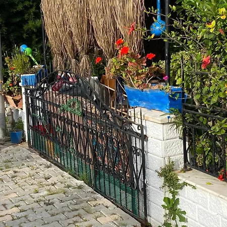 Ξενοδοχείο 19 *
