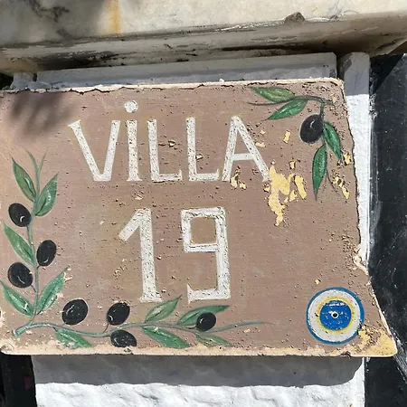 Hotel 19 *